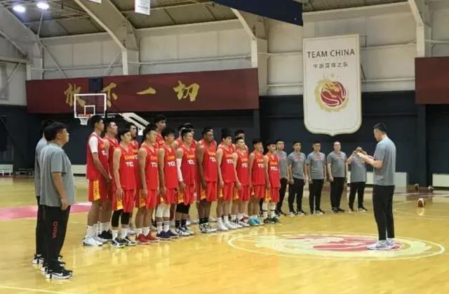 篮球防守训练中如何提高体能和耐力_0